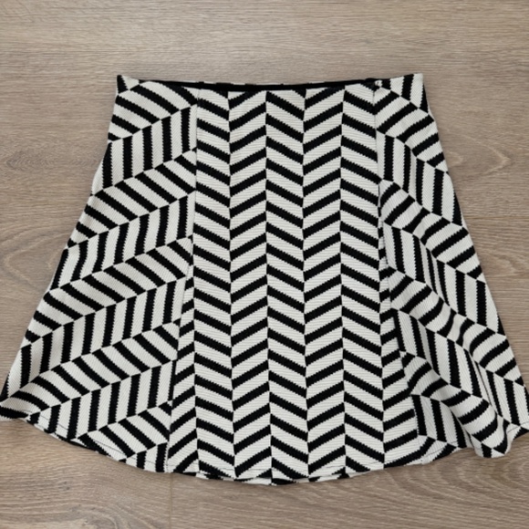 Zara jacquard skirt S - Picture 3 of 4